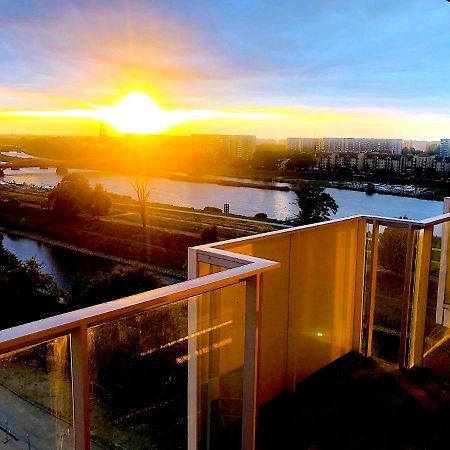 Apartament Z Tarasem I Widokiem Na Odre Wrocław Exteriör bild
