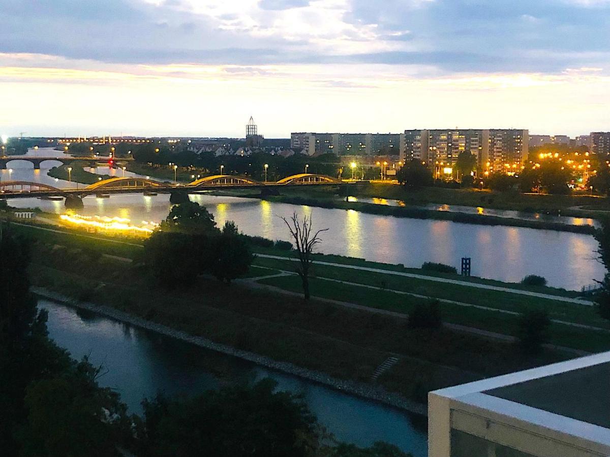 Apartament Z Tarasem I Widokiem Na Odre Wrocław Exteriör bild